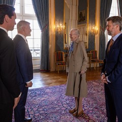 Audience u dánské královny Markéty II., přítomný korunní princ Frederik.