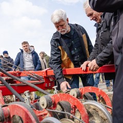 Prezident republiky navštívil zemědělce v Radošovicích a Milošovicích, 24.4.2024, foto: Tomáš Fongus