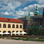 Východní křídlo Jízdárny a Janákovo giardinetto na střeše garáží, 1948–1956