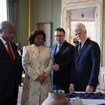 Dary pro prezidenta z daleka i blízka