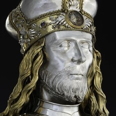 Relikviářovou bustu sv. Václava z přelomu 15. a 16. století do Svatovítského pokladu věnoval král Vladislav II. Jagellonský.