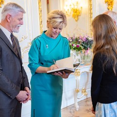 Prezidentský pár přivítal děti na Pražském hradě