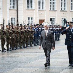 Prezident republiky se zúčastnil slavnostního nástupu u příležitosti 102. výročí předání bojového praporu Hradní stráže 