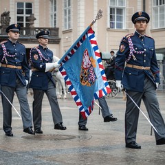 Prezident republiky se zúčastnil slavnostního nástupu u příležitosti 102. výročí předání bojového praporu Hradní stráže 