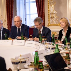 Prezident republiky přijal předsedu Senátu a senátory 
