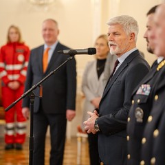 Prezident Pavel na Hradě přijal lékaře, policisty a hasiče, kteří zasahovali při střelbě na Filozofické fakultě UK 