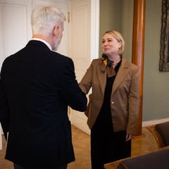 Prezident republiky přijal ministryni obrany Janu Černochovou, 10.4.2024, foto: Zuzana Bönisch