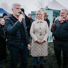 Prezident republiky a paní Eva Pavlová se zúčastnili výsadby Aleje svobody, 9.11.2024, foto: Zuzana Bönisch
