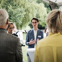 Setkání prezidenta republiky a paní Evy Pavlové s mladými aktivními občany z regionů, zámek Lány, 15.7.2025, foto: Zuzana Bönisch