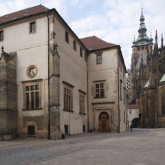 Starý královský palác: celkový pohled